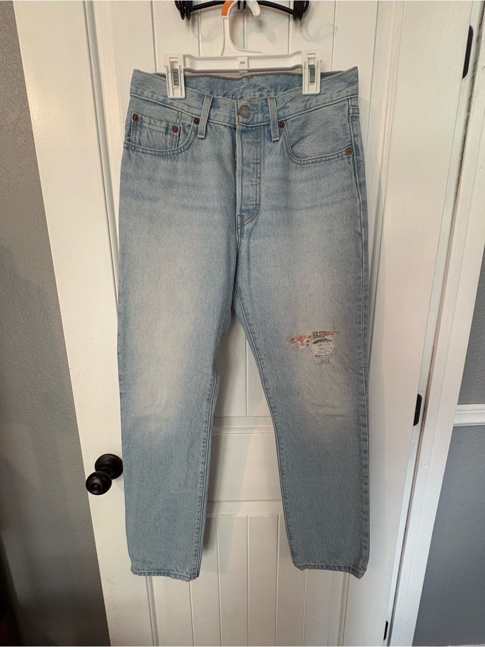 LEVI’S Light Blue Women’s Relaxed Fit Distressed Jeans
